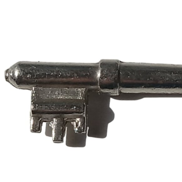 Antique Skeleton Key, Old Key, Vintage Silver Tone Key - Picture 8 of 9